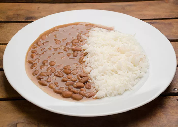 Será que a famosa dupla arroz e feijão é a vilã do emagrecimento?