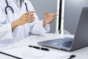 Planejando sua cirurgia revisional? As consultas online facilitam o processo!